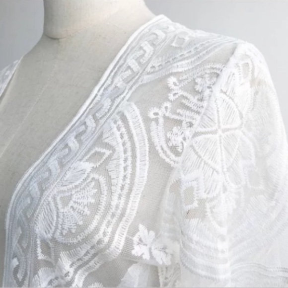 White Boho Scalloped Embroider Malie Kimono Duster - Picture 4 of 10